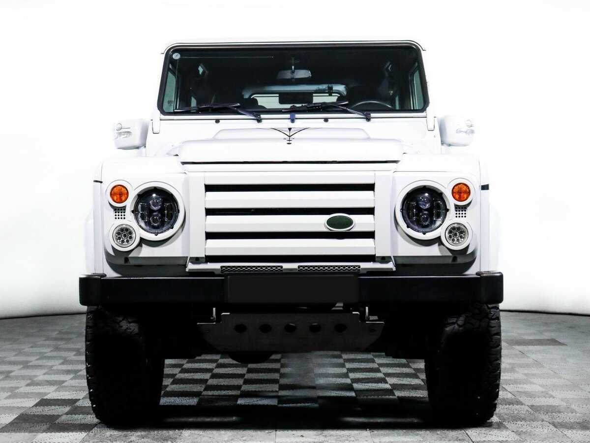 Land Rover Defender с пробегом — 2013 год. Фото: #1