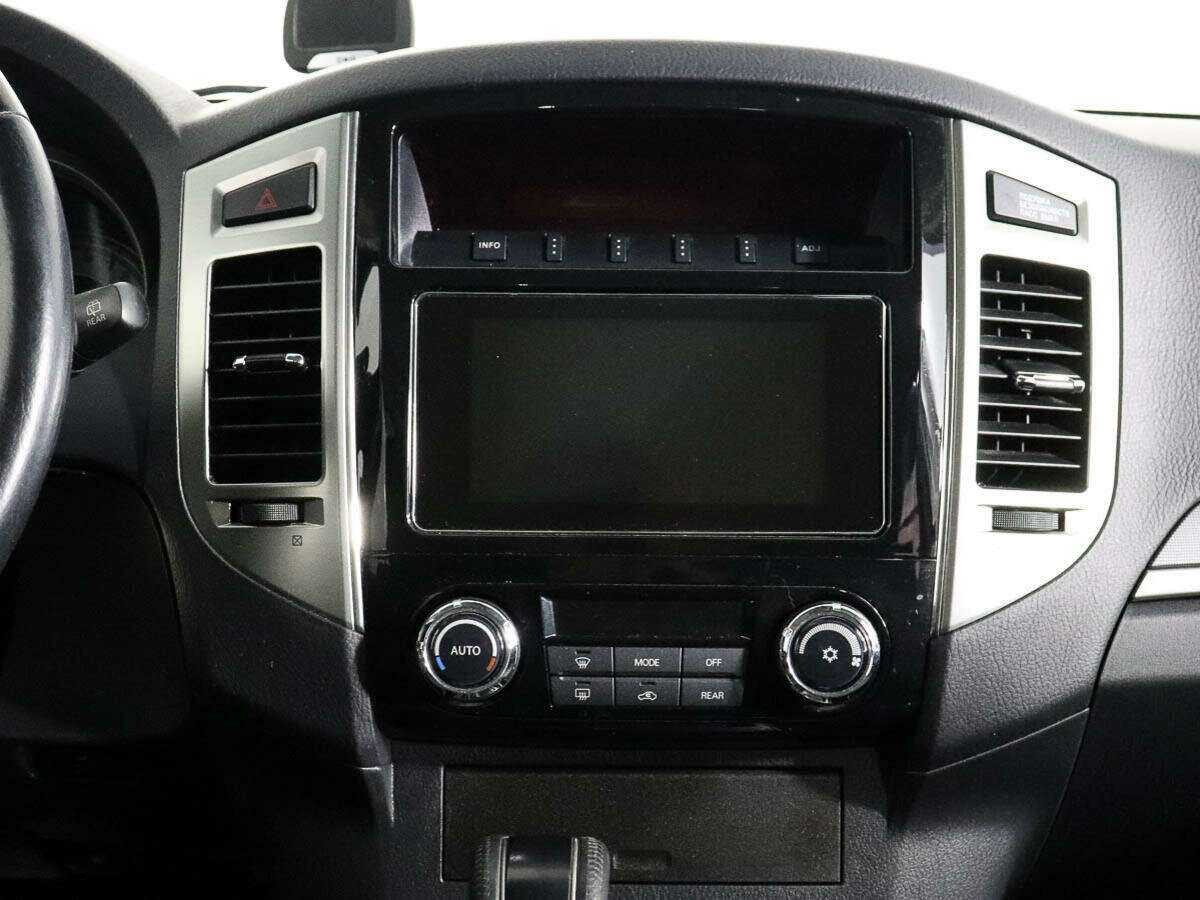 Mitsubishi Pajero с пробегом — 2018 год. Фото: #11