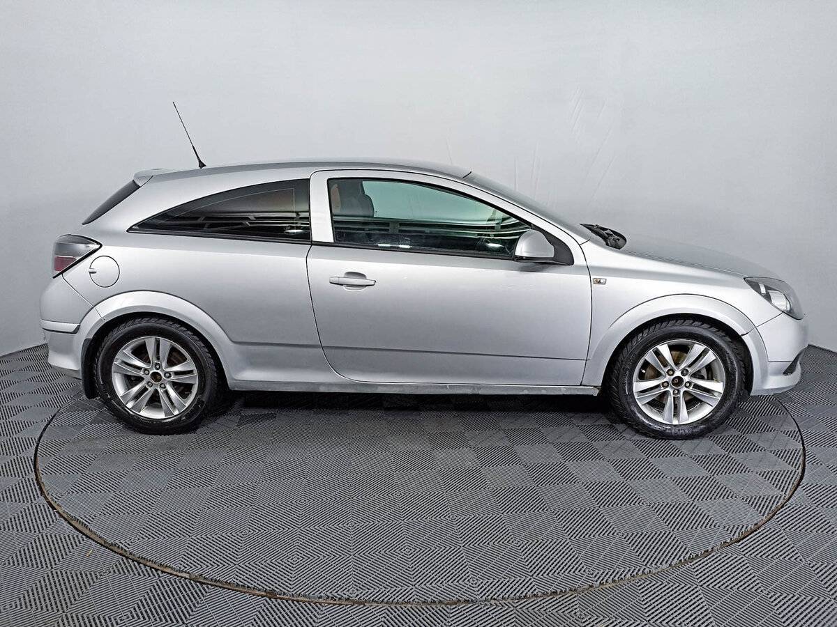 Opel Astra с пробегом — 2011 год. Фото: #3