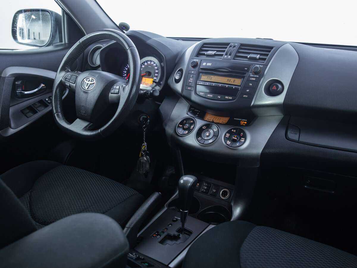 Toyota RAV4 с пробегом — 2012 год. Фото: #8