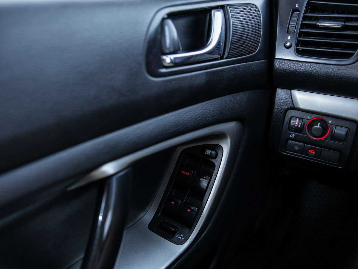Subaru Outback с пробегом — 2007 год. Фото: #11
