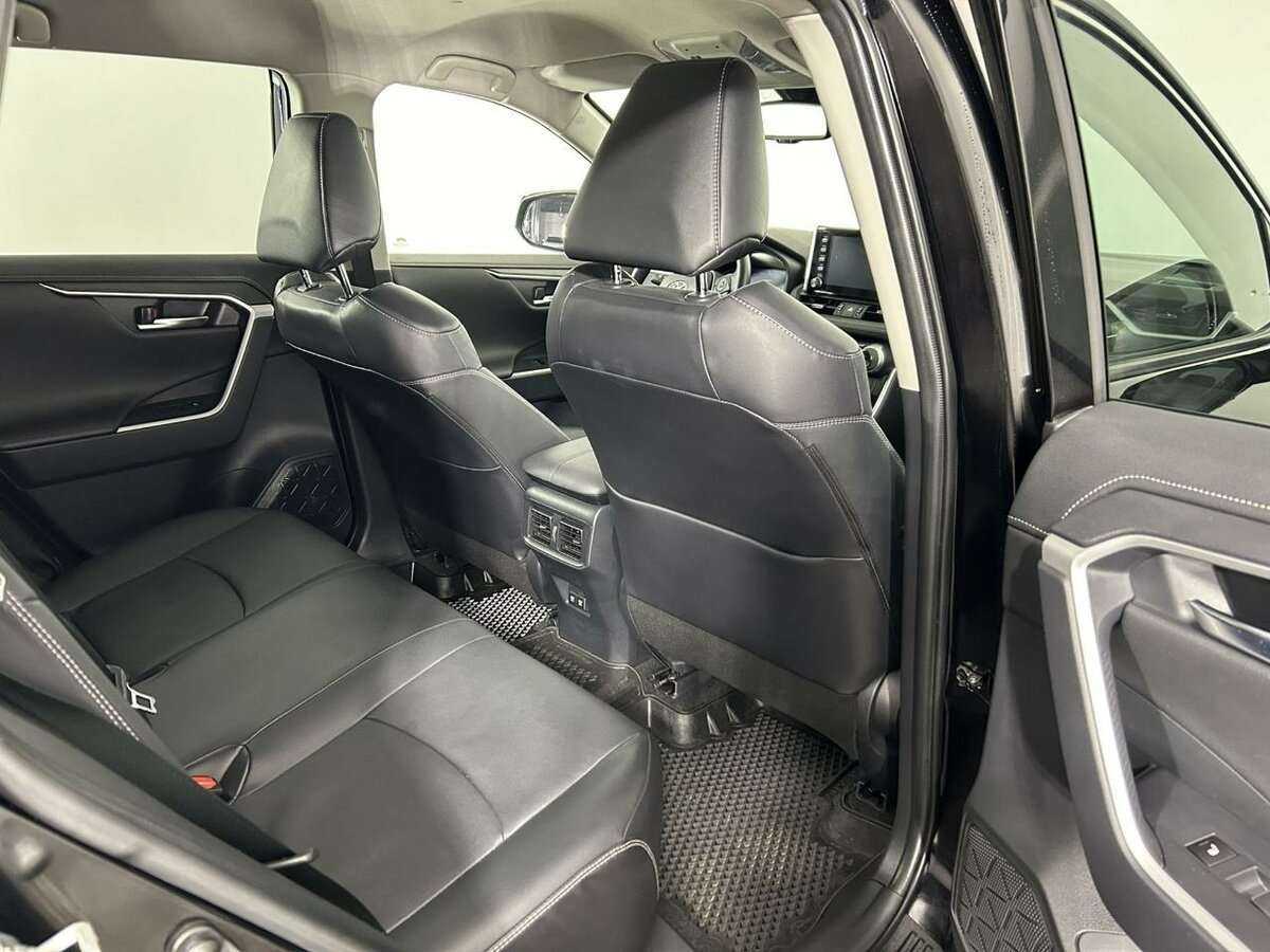 Toyota RAV4 с пробегом — 2022 год. Фото: #16
