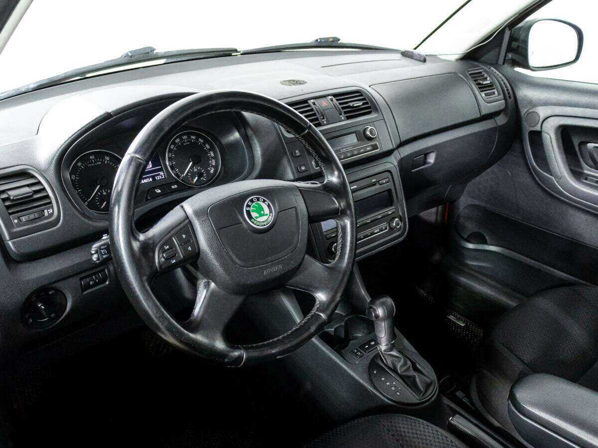 Skoda Fabia с пробегом — 2011 год. Фото: #8