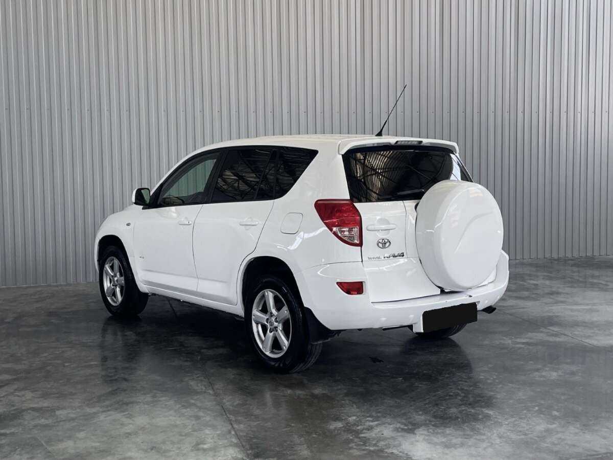 Toyota RAV4 с пробегом — 2008 год. Фото: #6