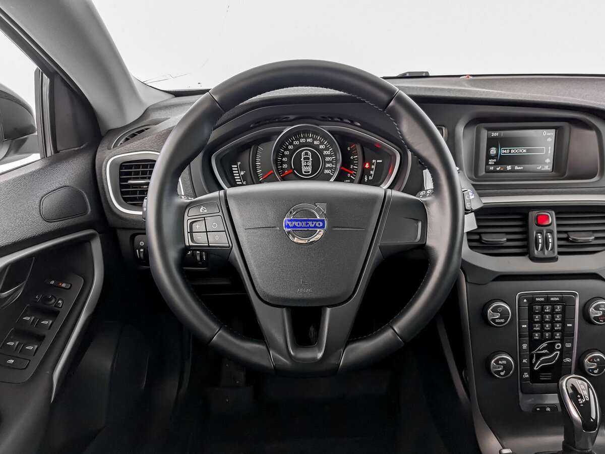 Volvo V40 Cross Country с пробегом — 2014 год. Фото: #16