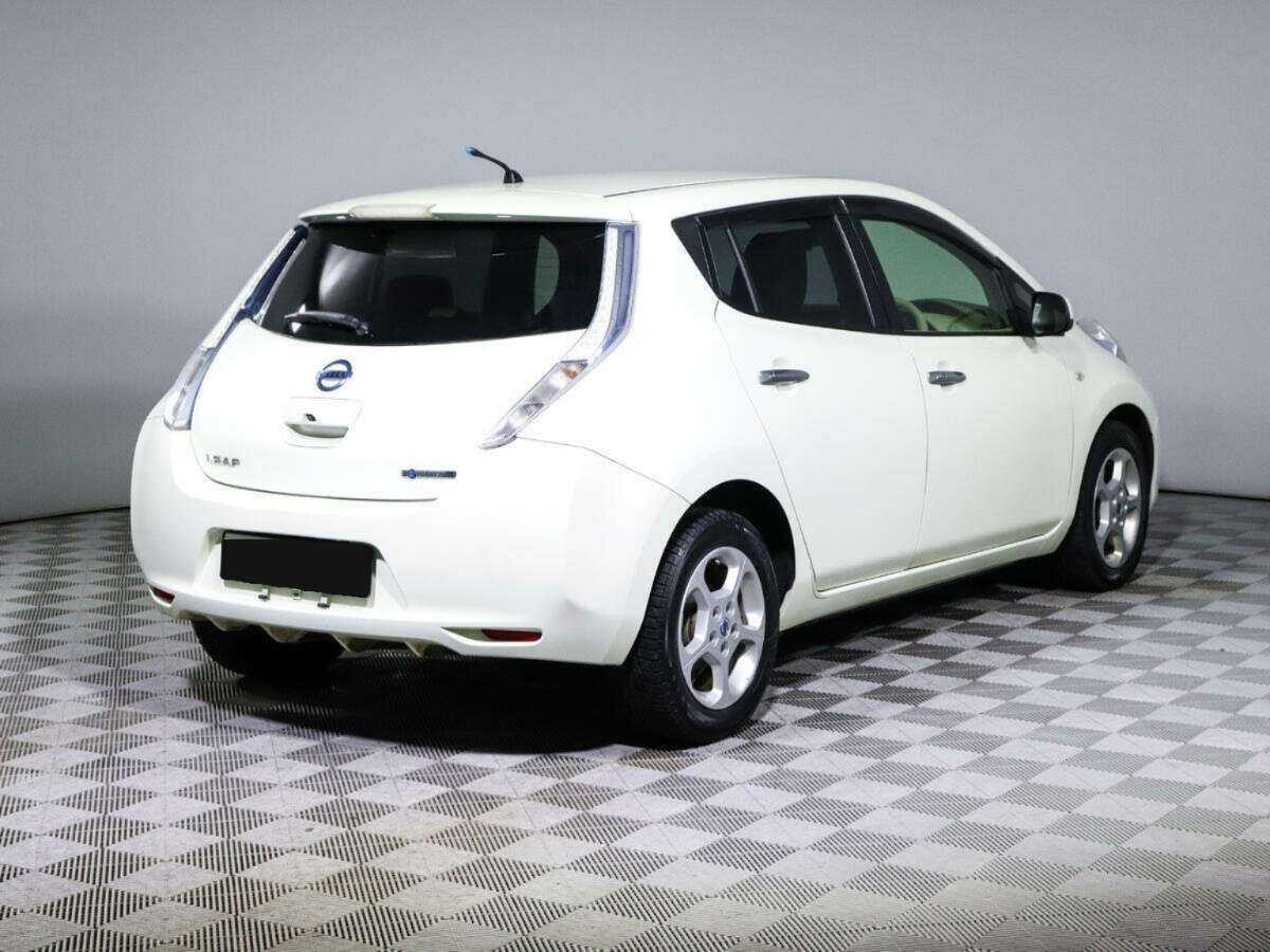 Nissan Leaf с пробегом — 2011 год. Фото: #3