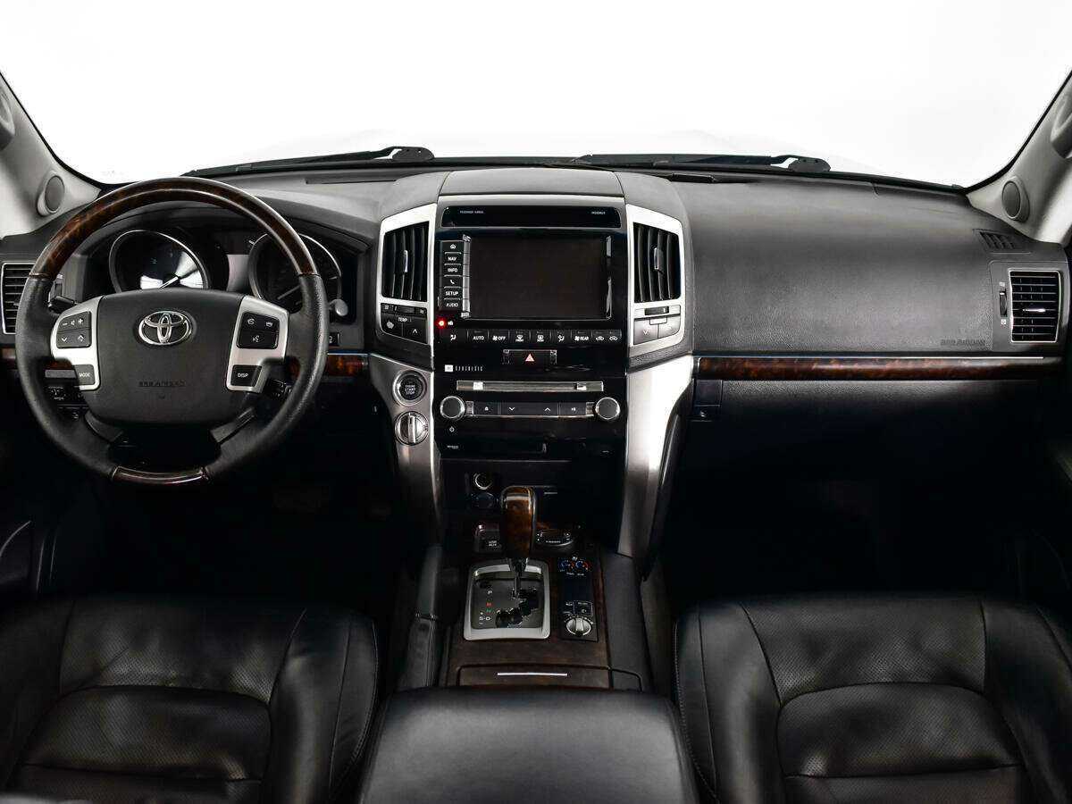 Toyota Land Cruiser с пробегом — 2012 год. Фото: #10