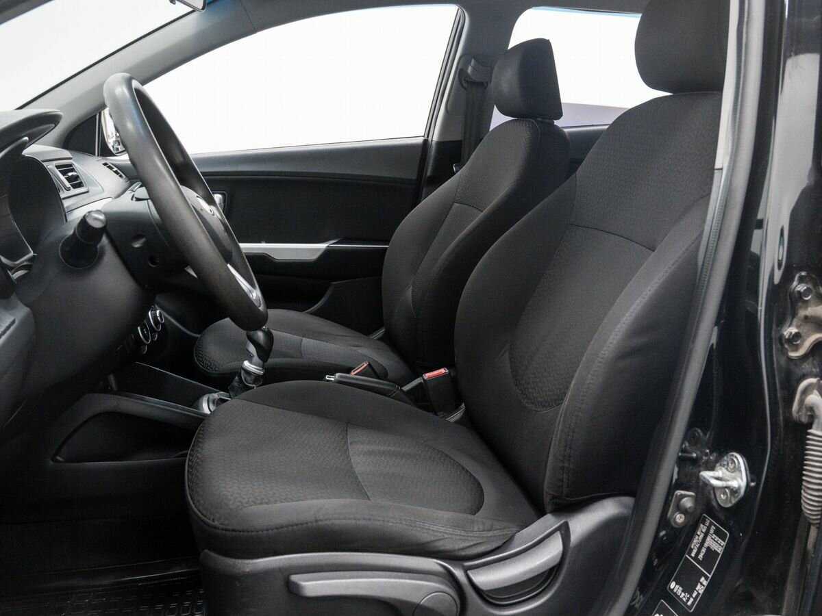Kia Rio с пробегом — 2012 год. Фото: #10