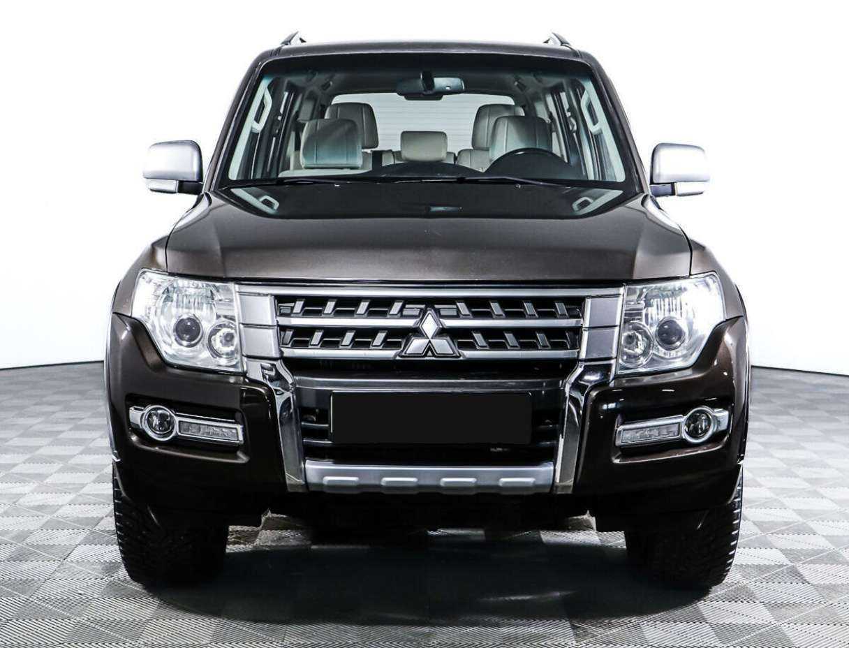 Mitsubishi Pajero с пробегом — 2017 год. Фото: #1