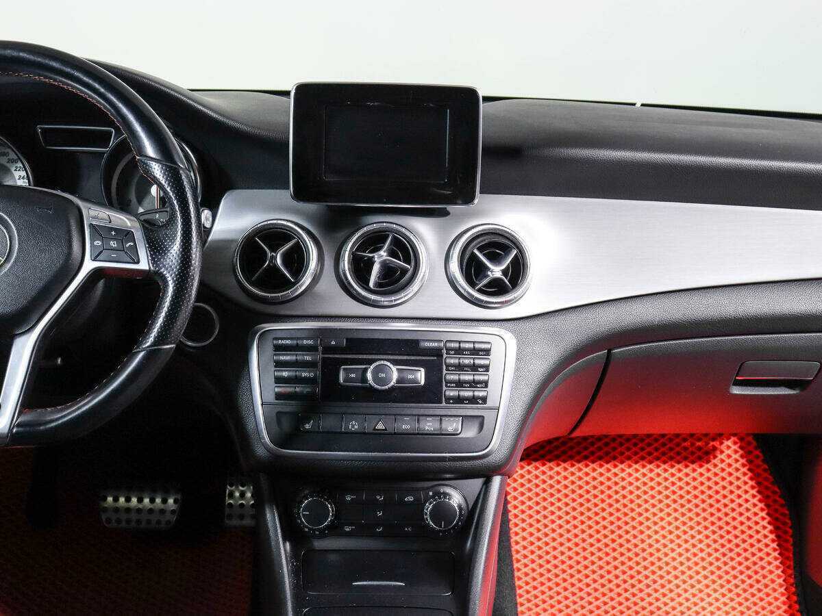 Mercedes-Benz CLA с пробегом — 2013 год. Фото: #10