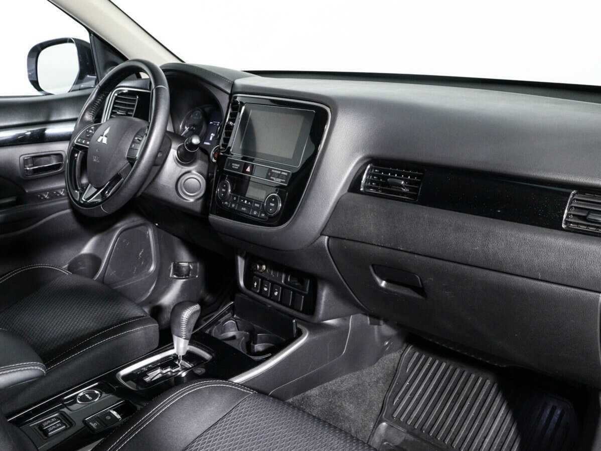 Mitsubishi Outlander с пробегом — 2019 год. Фото: #8