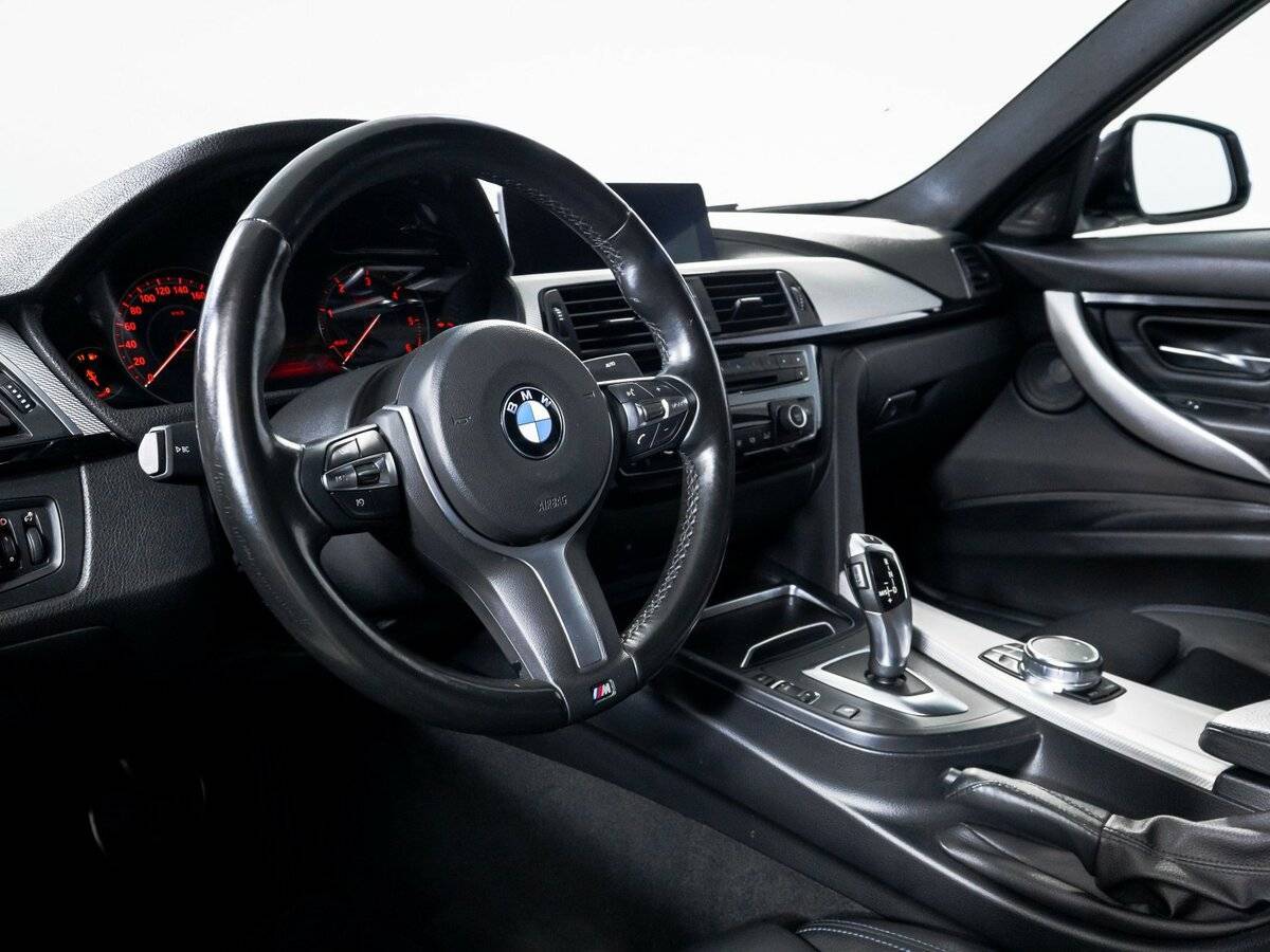 BMW 3 серии с пробегом — 2018 год. Фото: #12