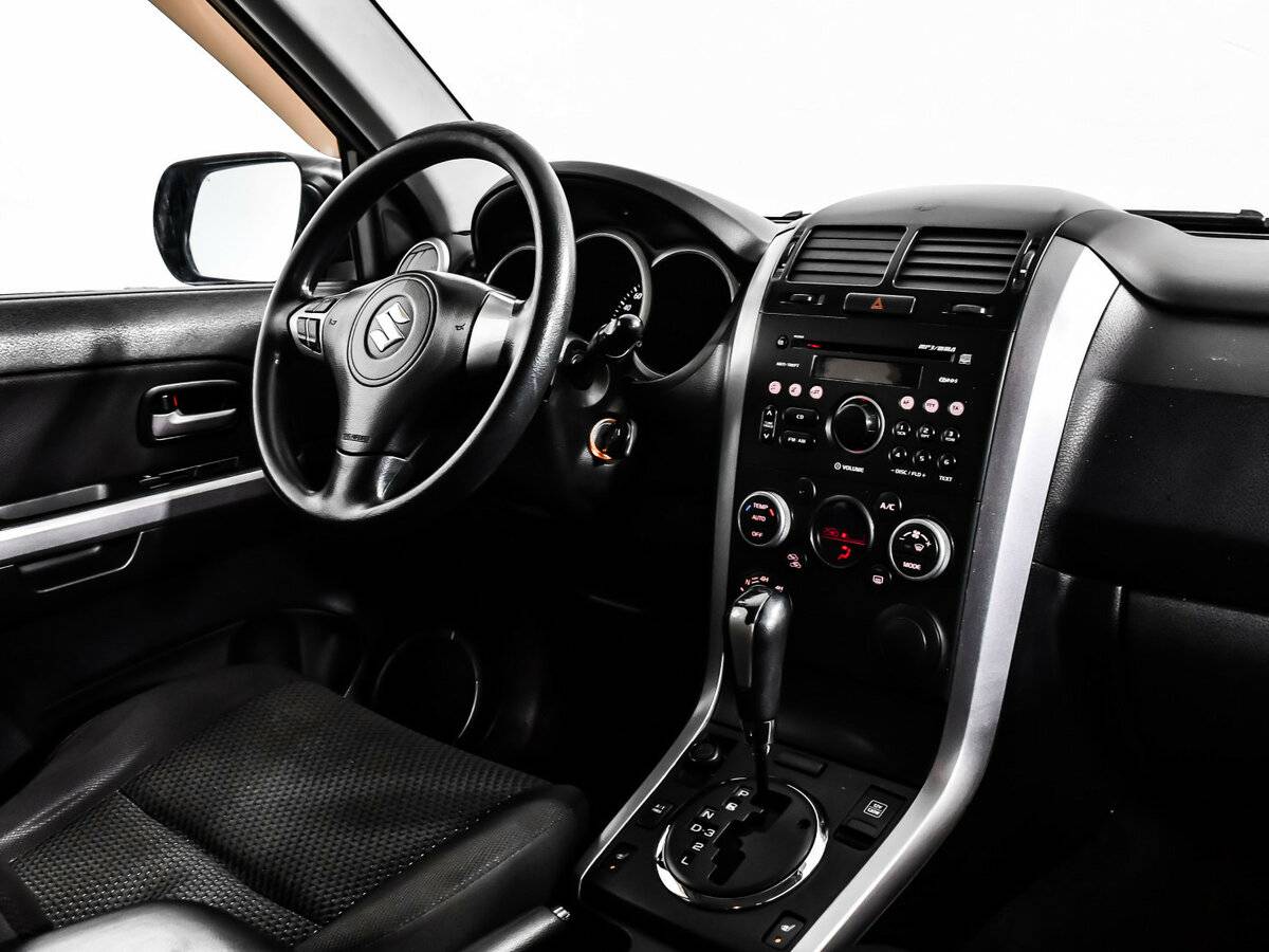 Suzuki Grand Vitara с пробегом — 2010 год. Фото: #10