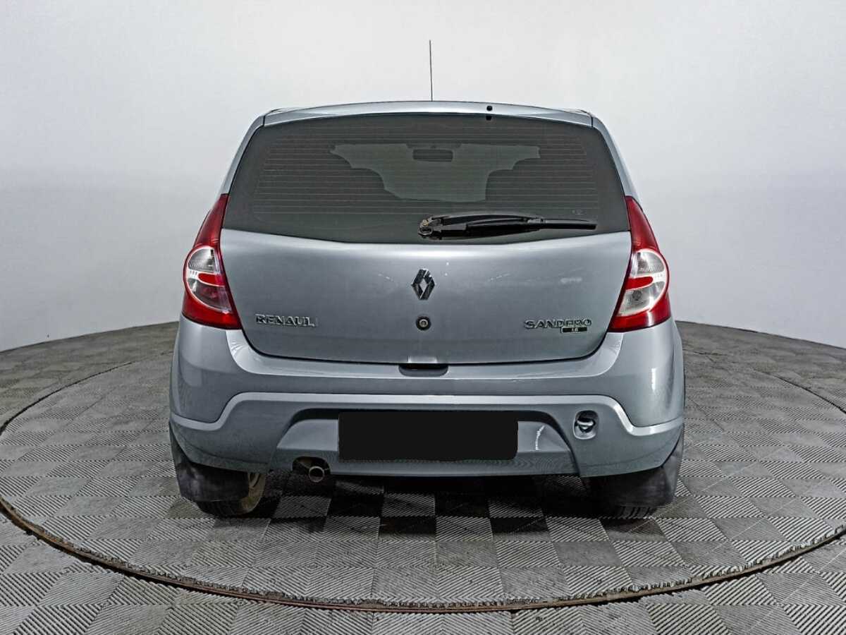 Renault Sandero с пробегом — 2010 год. Фото: #4