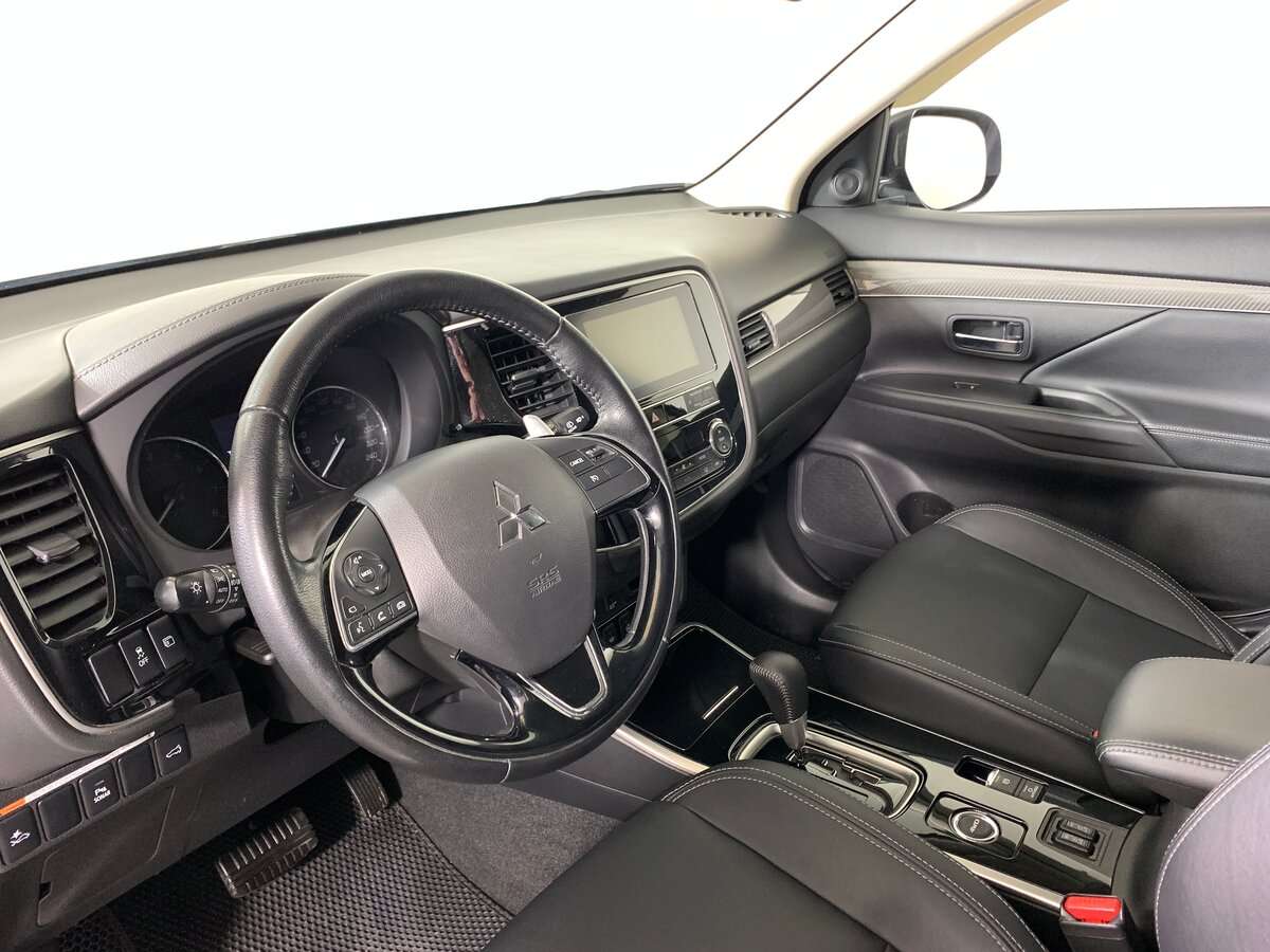 Mitsubishi Outlander с пробегом — 2020 год. Фото: #10