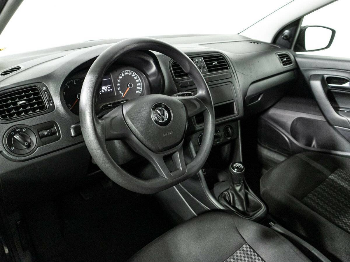 Volkswagen Polo с пробегом — 2016 год. Фото: #10