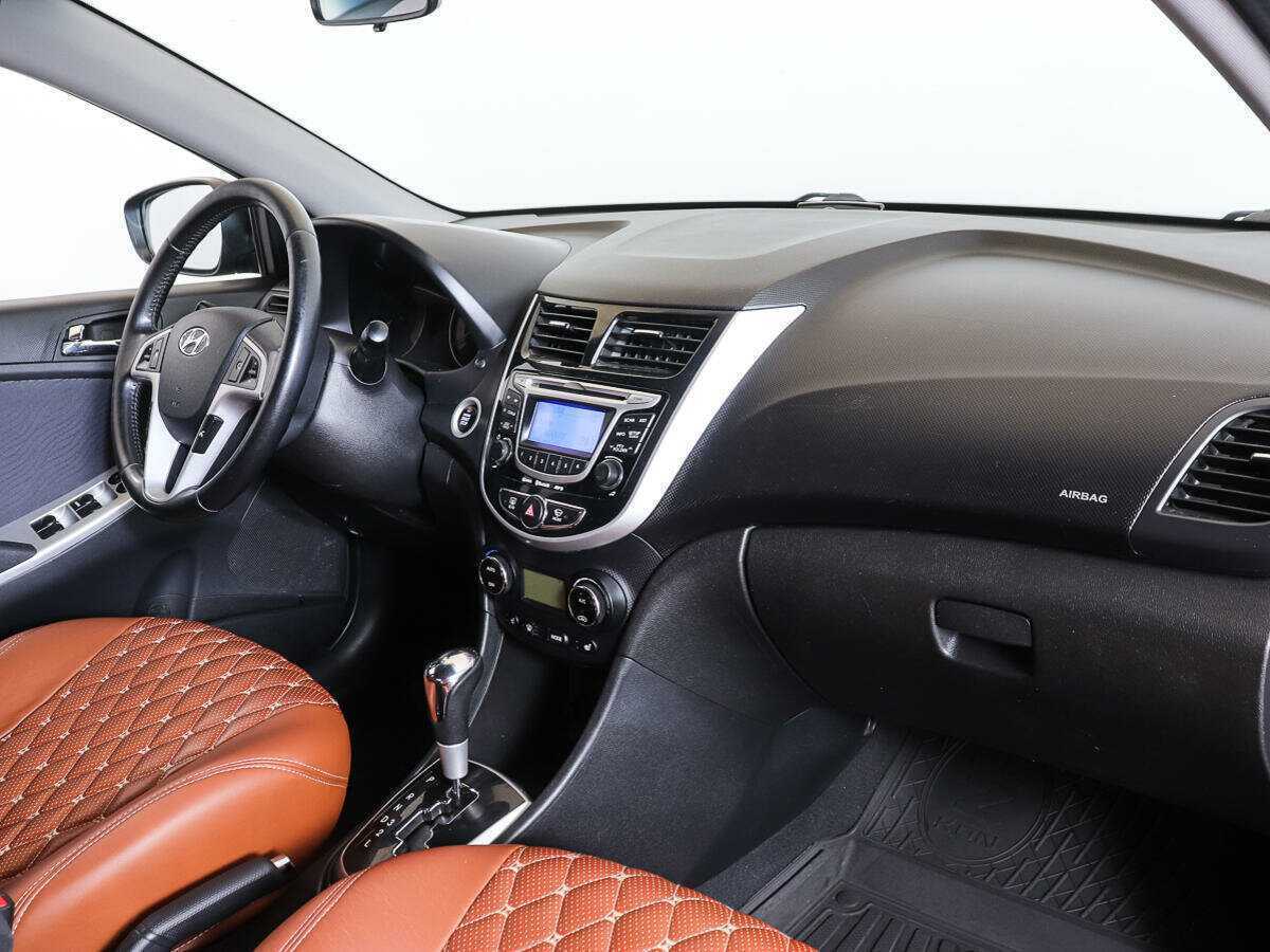 Hyundai Solaris с пробегом — 2011 год. Фото: #7