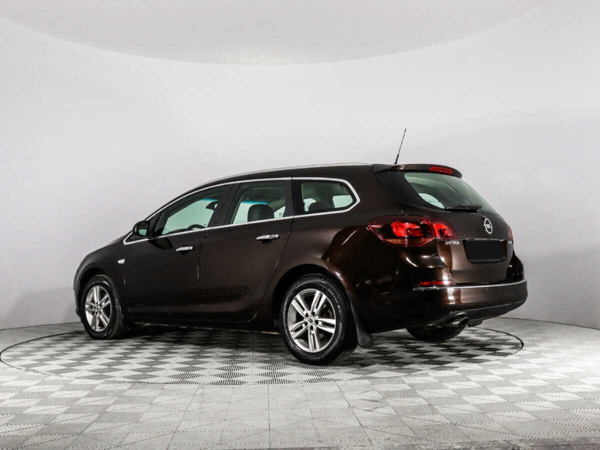 Opel Astra с пробегом — 2013 год. Фото: #6