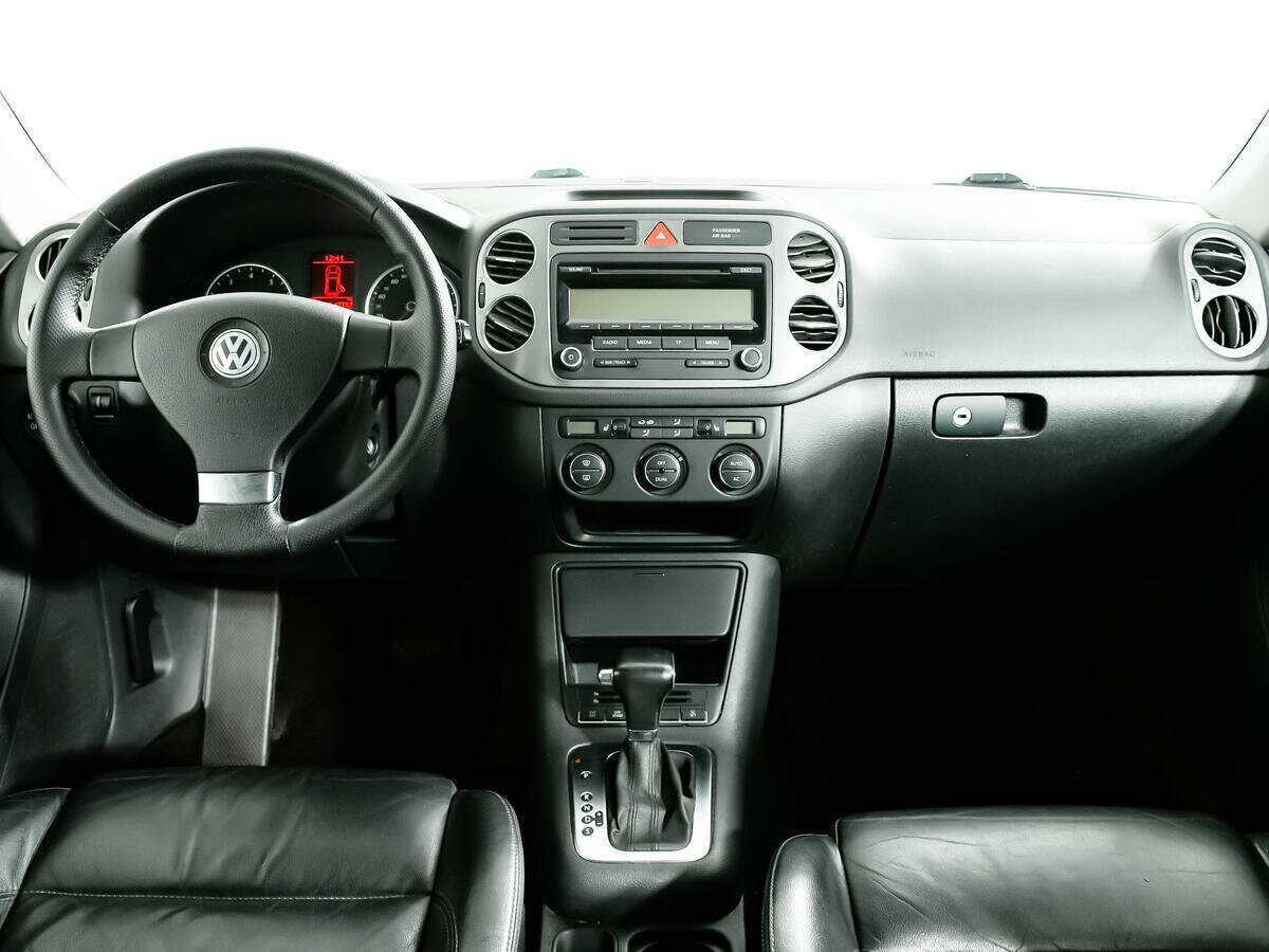 Volkswagen Tiguan с пробегом — 2008 год. Фото: #10
