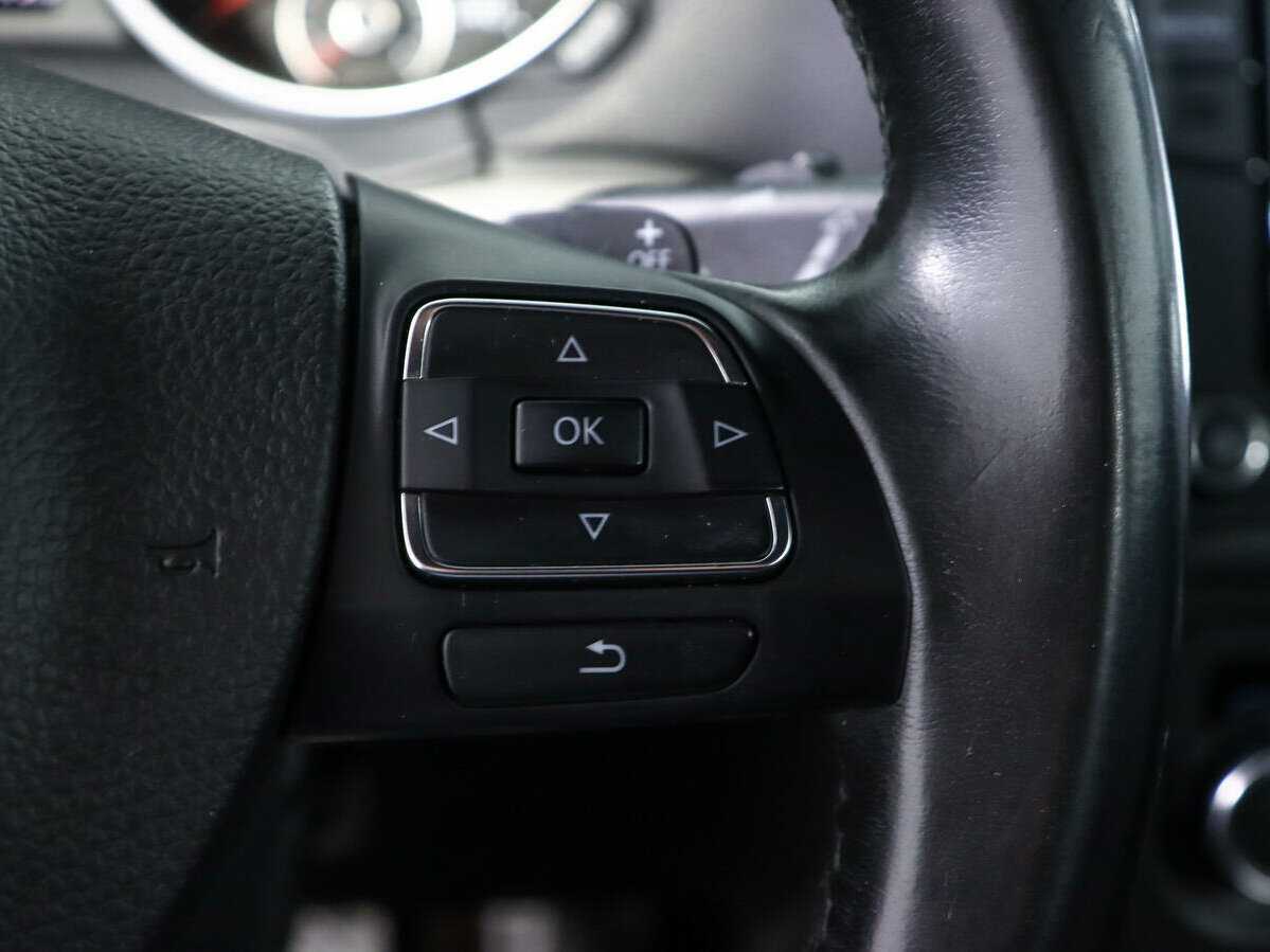 Volkswagen Golf с пробегом — 2009 год. Фото: #18