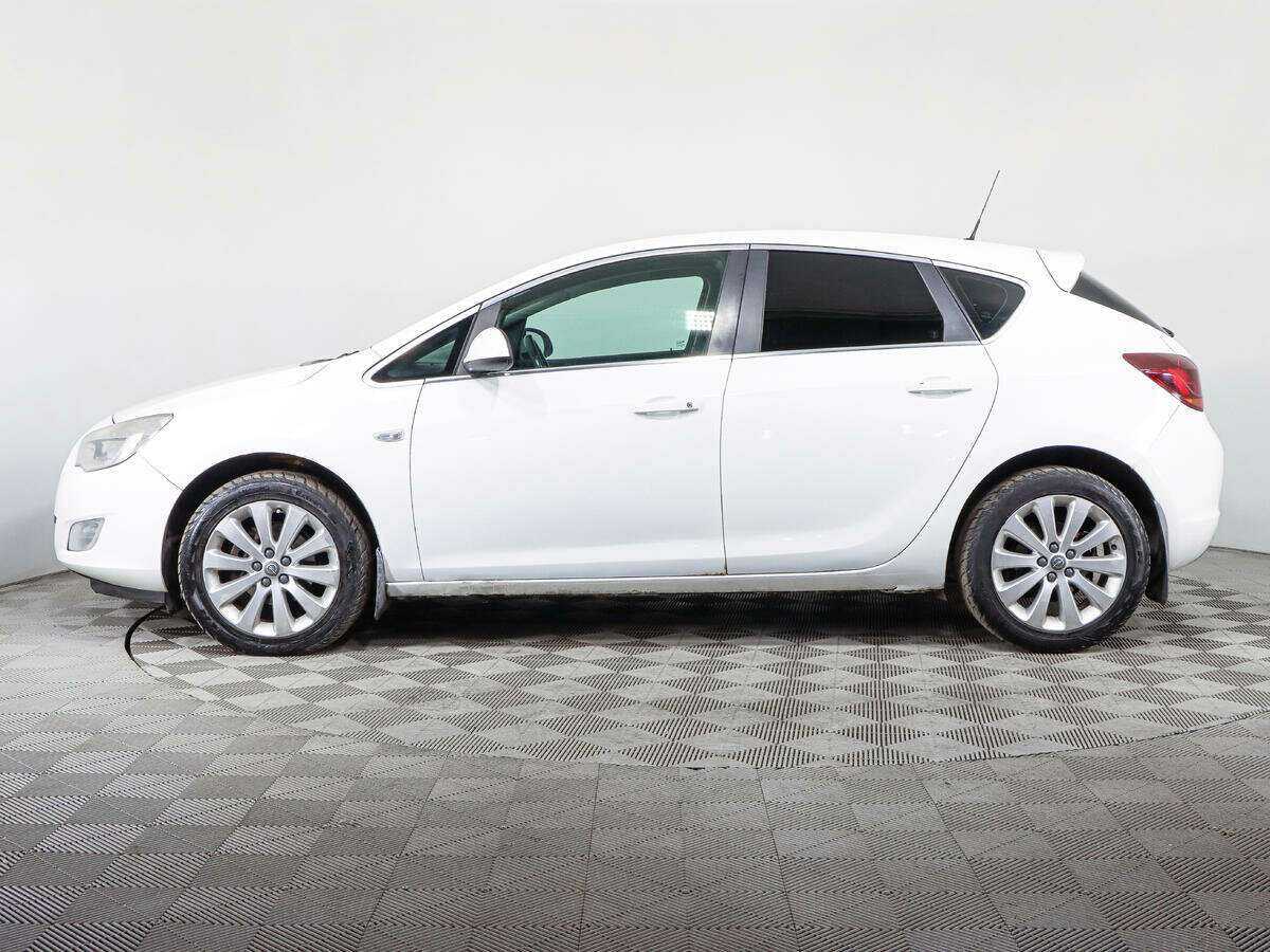 Opel Astra с пробегом — 2010 год. Фото: #7