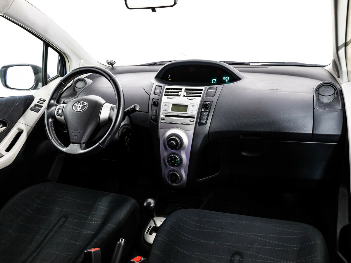Toyota Yaris с пробегом — 2007 год. Фото: #8