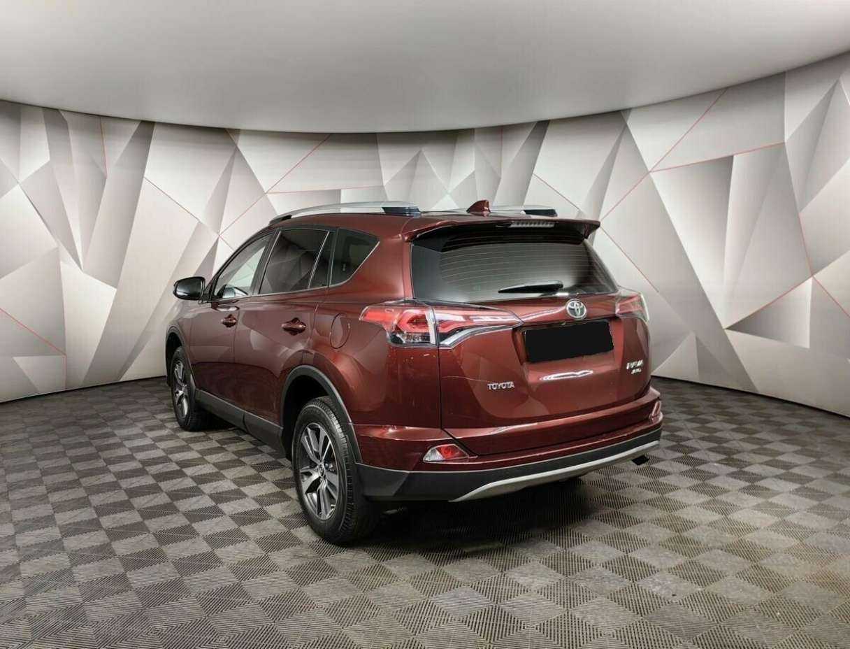 Toyota RAV4 с пробегом — 2018 год. Фото: #3