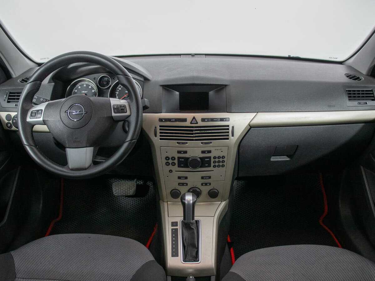 Opel Astra с пробегом — 2008 год. Фото: #12