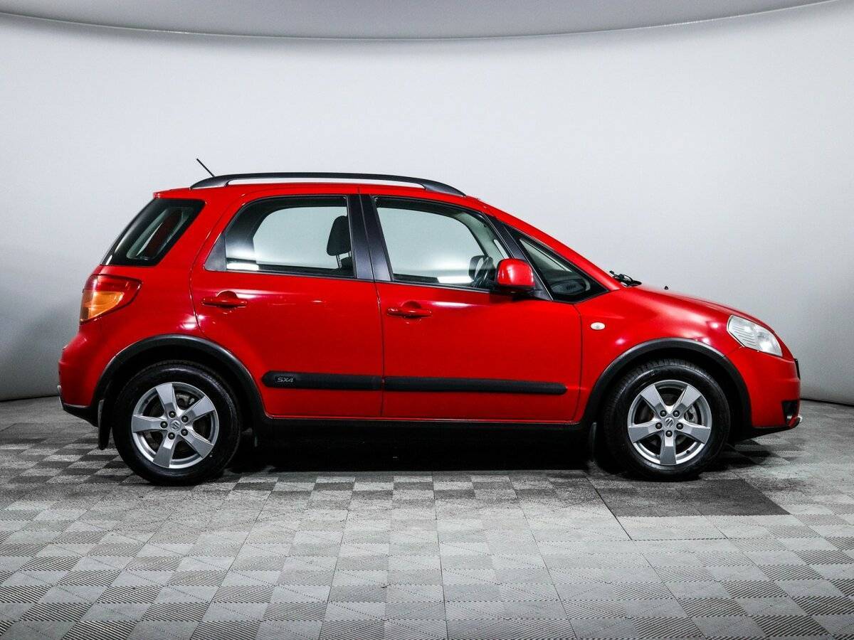 Suzuki SX4 с пробегом — 2010 год. Фото: #3