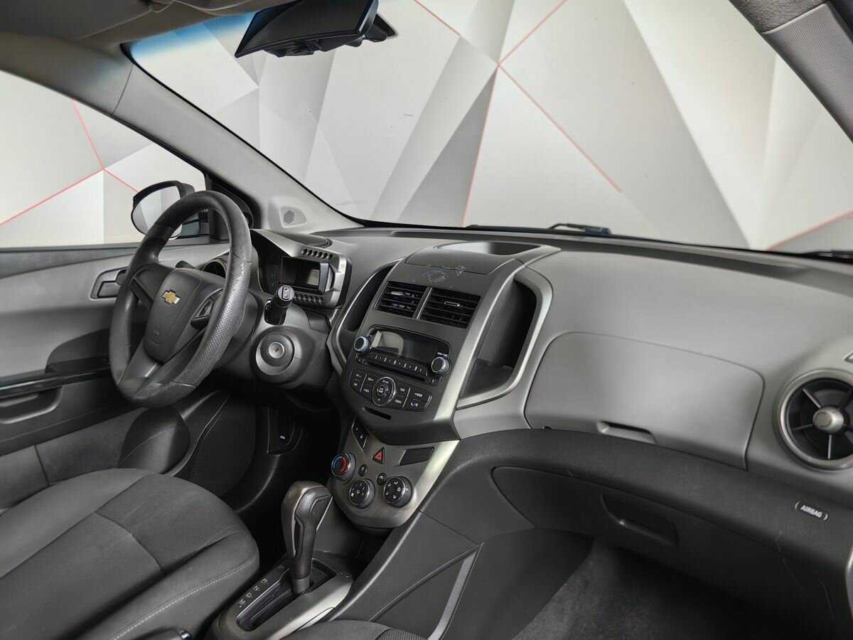 Chevrolet Aveo с пробегом — 2012 год. Фото: #8