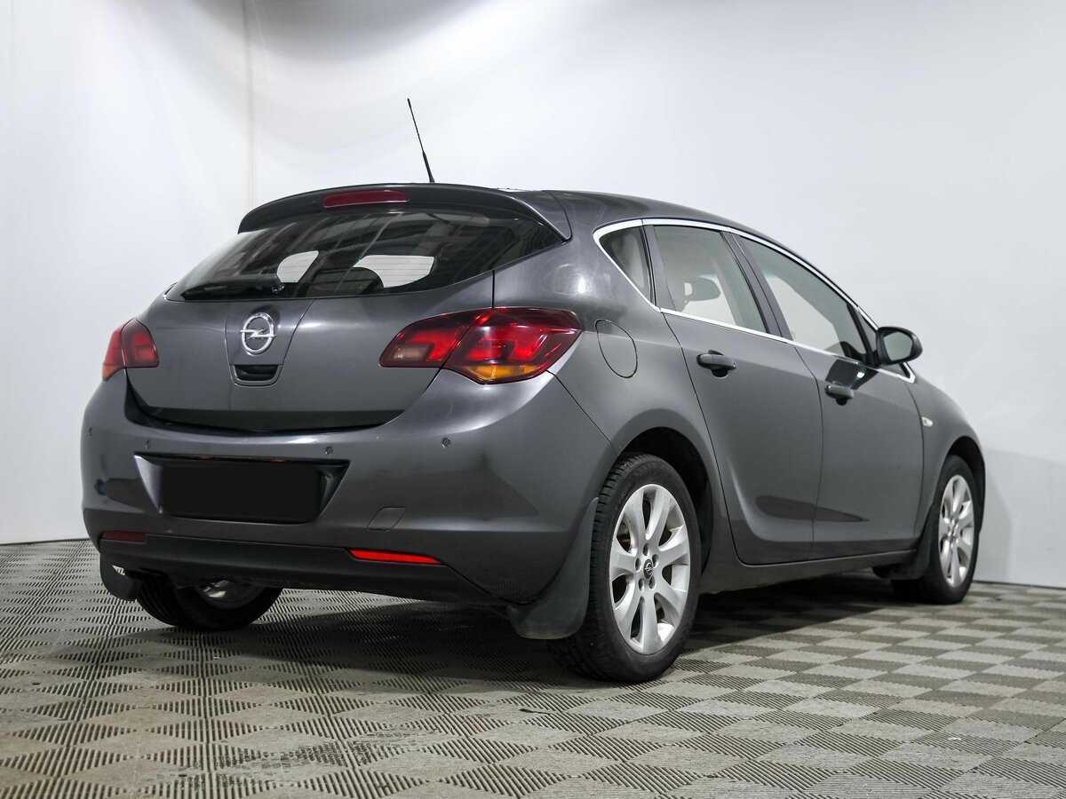 Opel Astra с пробегом — 2011 год. Фото: #3