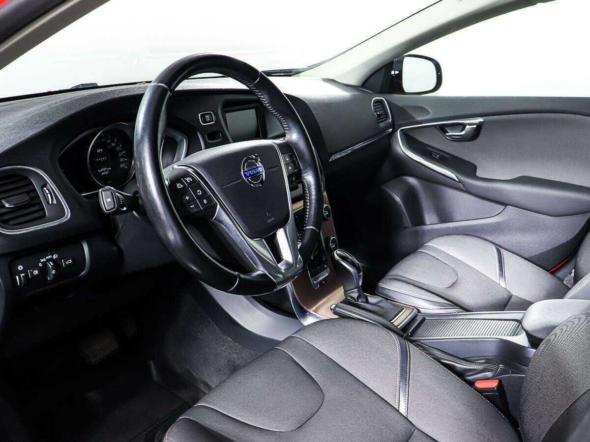 Volvo V40 Cross Country с пробегом — 2013 год. Фото: #12