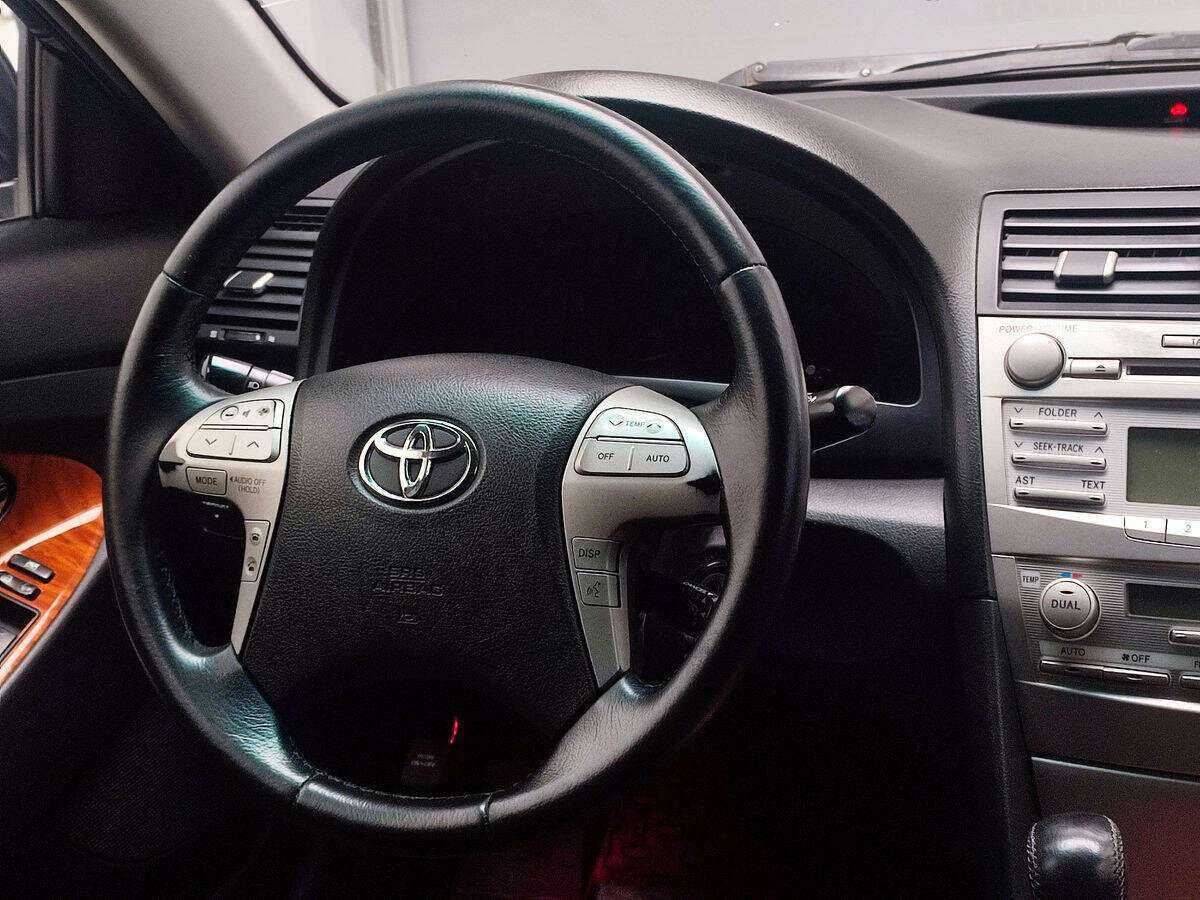 Toyota Camry с пробегом — 2010 год. Фото: #10