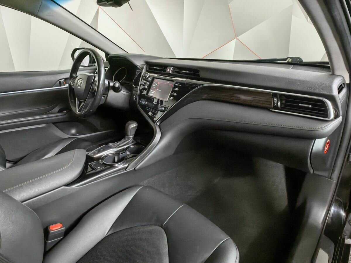 Toyota Camry с пробегом — 2019 год. Фото: #8