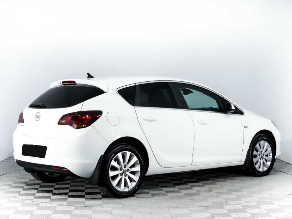 Opel Astra с пробегом — 2011 год. Фото: #4
