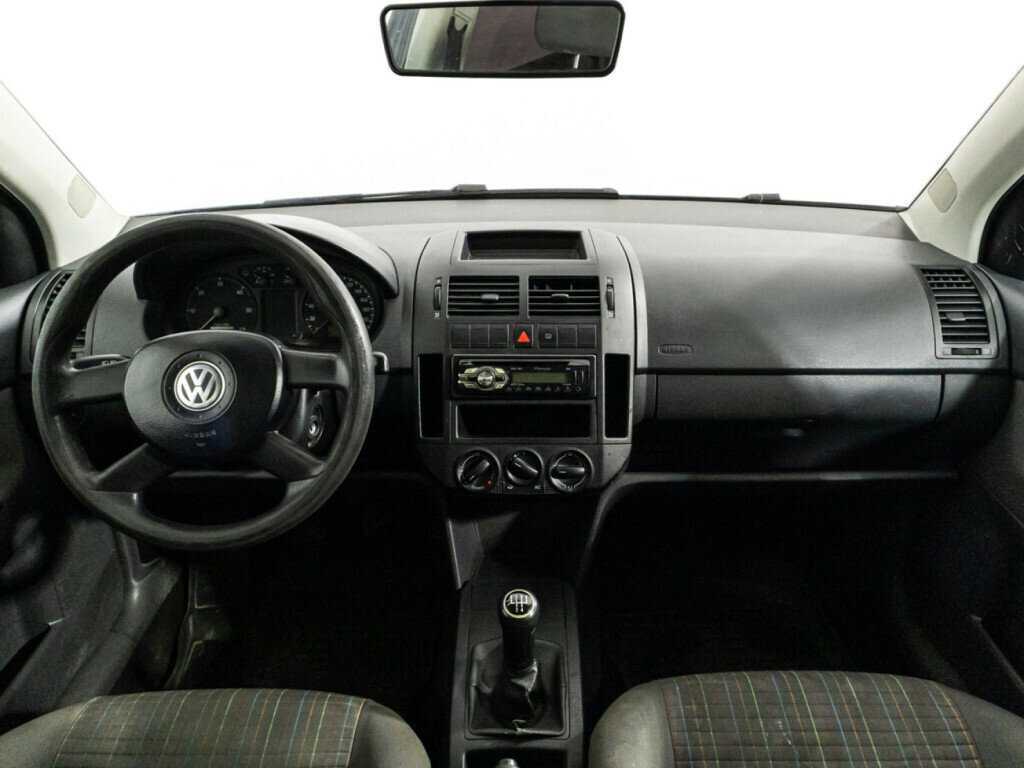 Volkswagen Polo с пробегом — 2006 год. Фото: #11