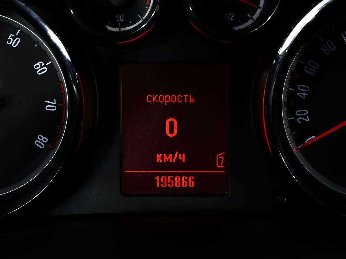 Opel Astra с пробегом — 2011 год. Фото: #15