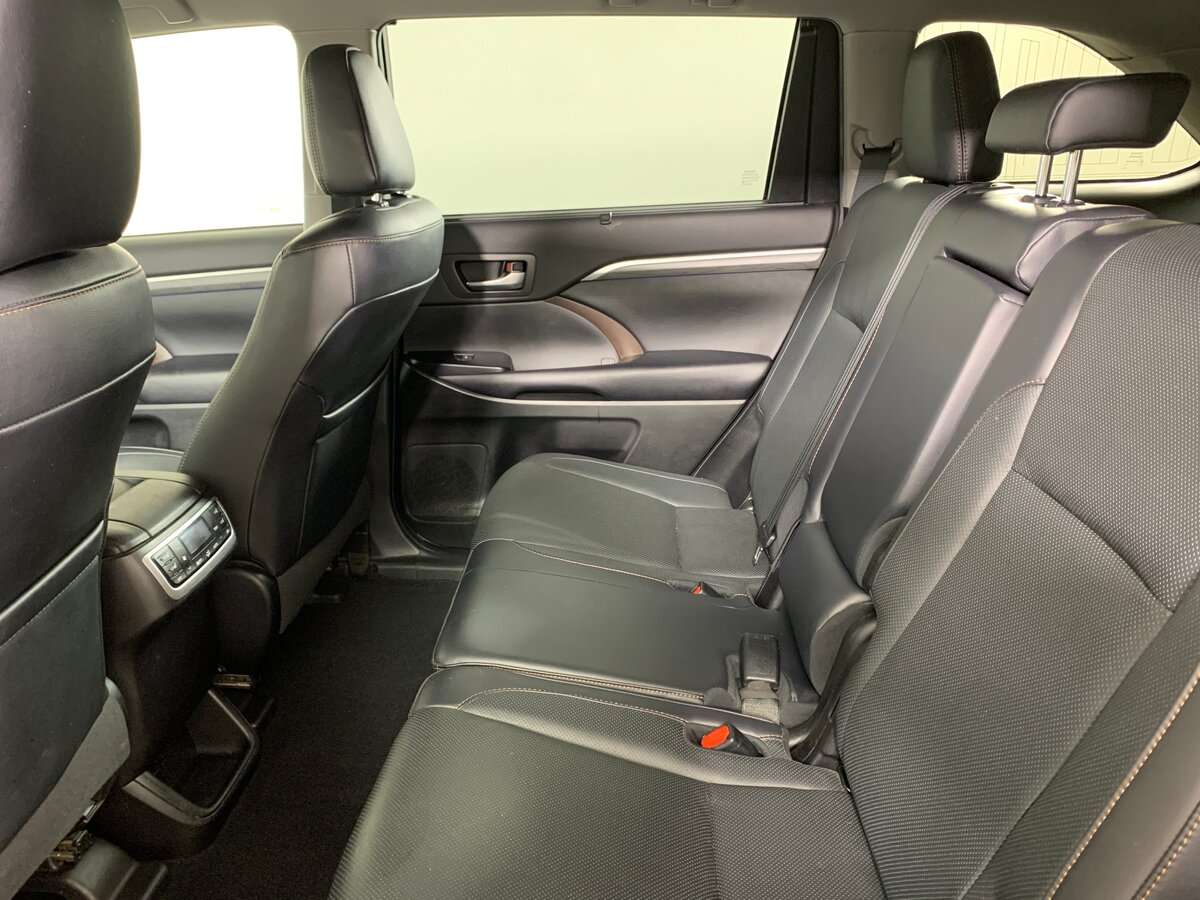 Toyota Highlander с пробегом — 2019 год. Фото: #17