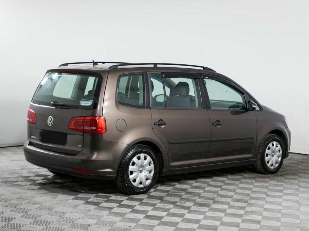 Volkswagen Touran с пробегом — 2011 год. Фото: #3