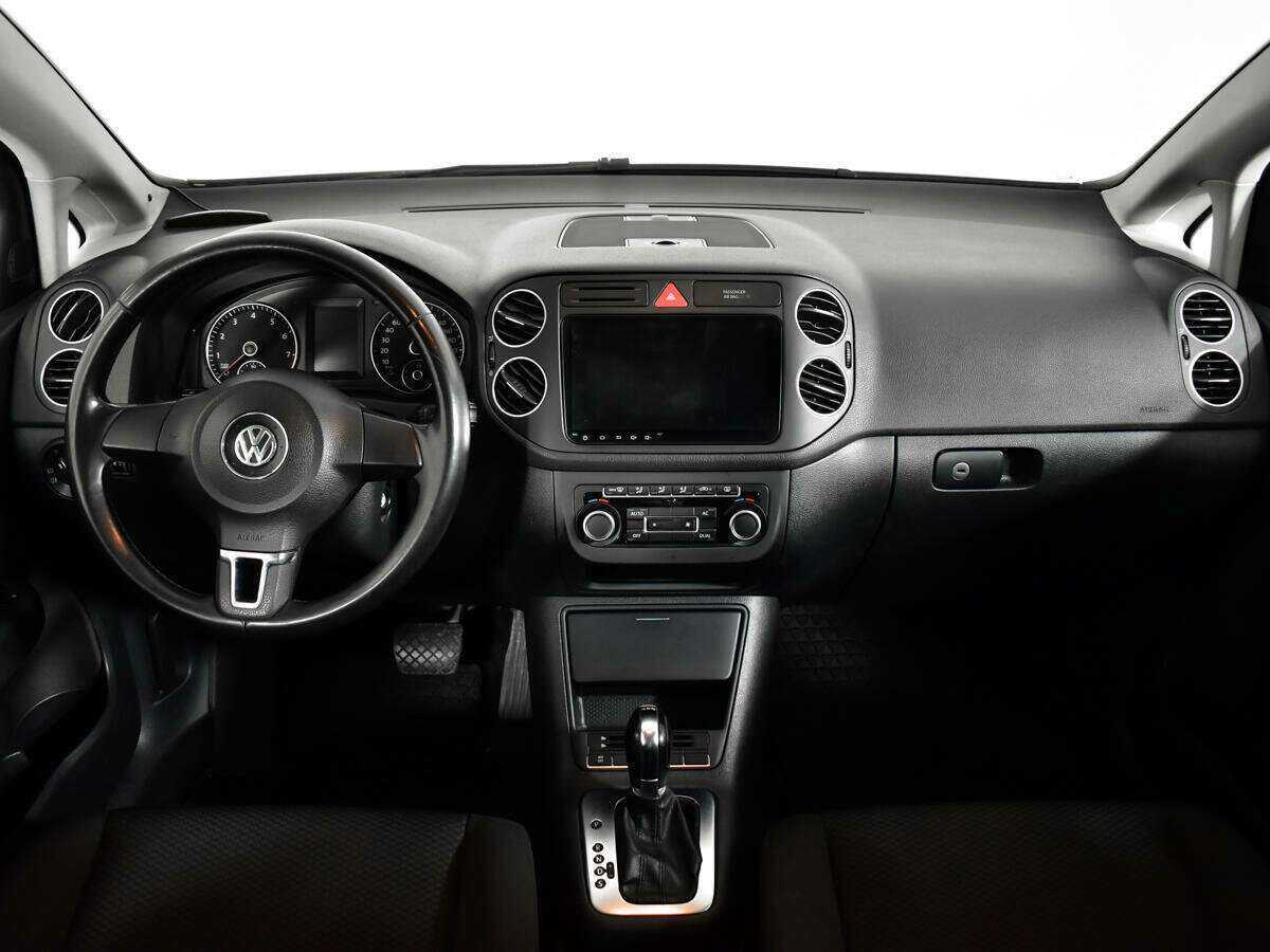 Volkswagen Golf Plus с пробегом — 2011 год. Фото: #11