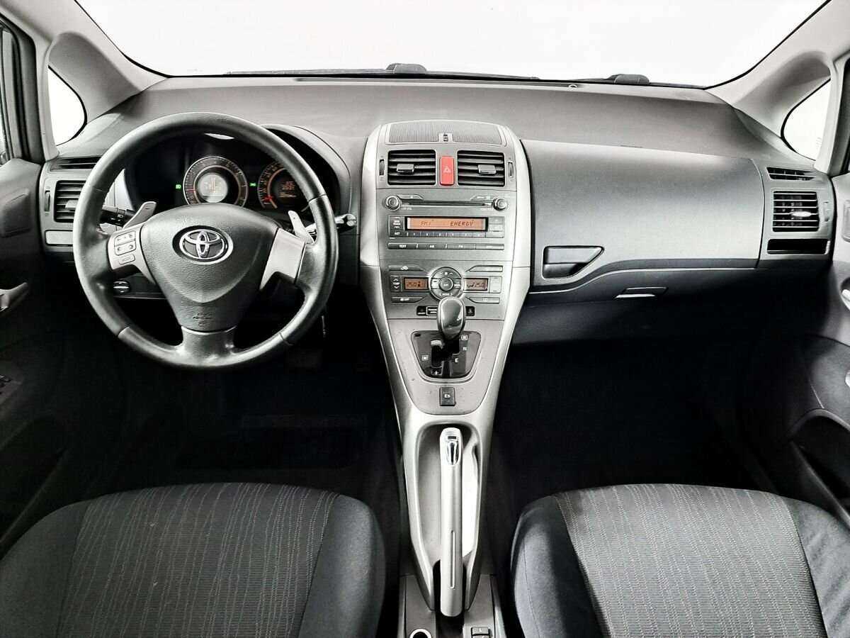 Toyota Auris с пробегом — 2008 год. Фото: #11