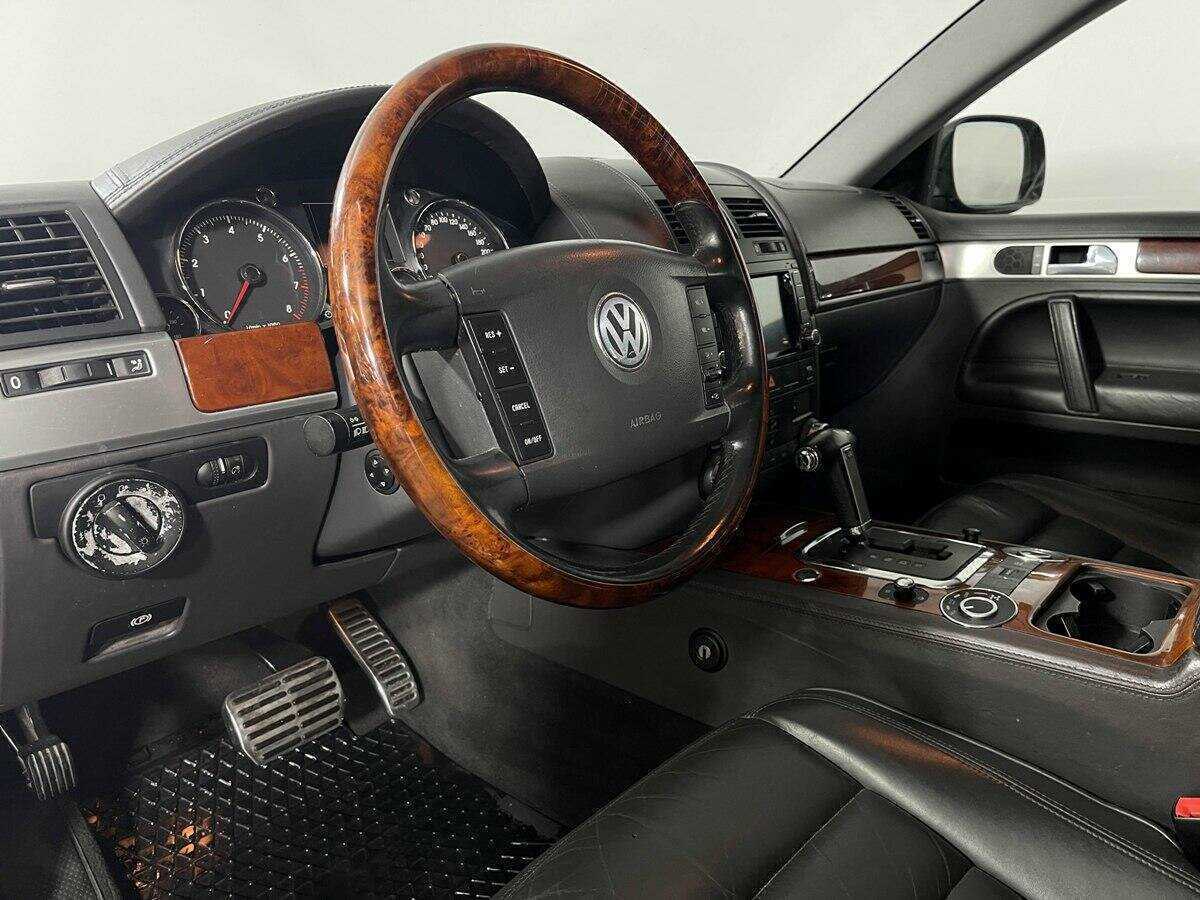 Volkswagen Touareg с пробегом — 2005 год. Фото: #12