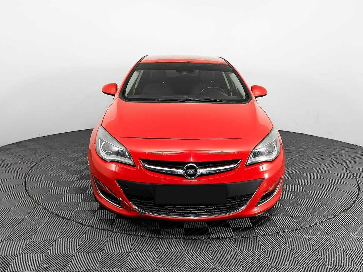 Opel Astra с пробегом — 2012 год. Фото: #1