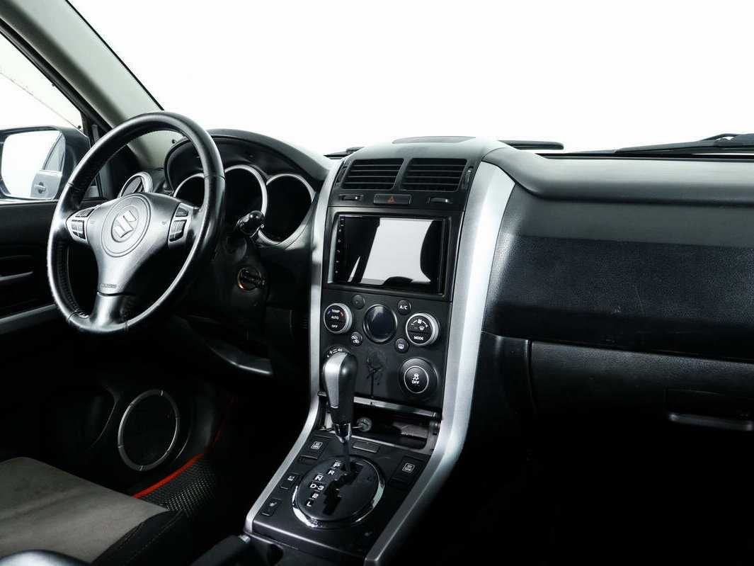 Suzuki Grand Vitara с пробегом — 2011 год. Фото: #8