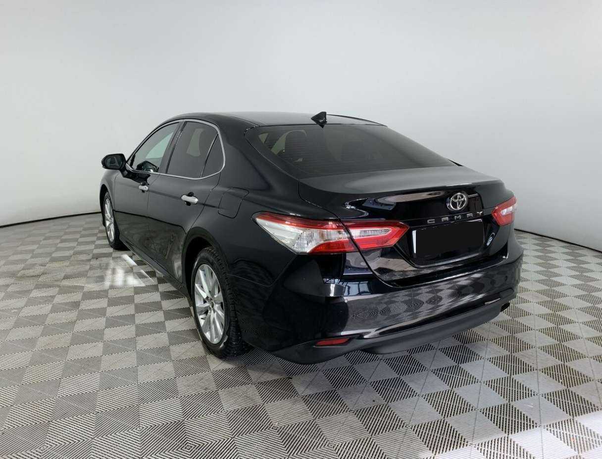 Toyota Camry с пробегом — 2019 год. Фото: #6