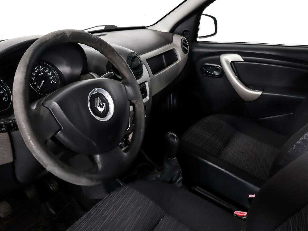 Renault Logan с пробегом — 2011 год. Фото: #8