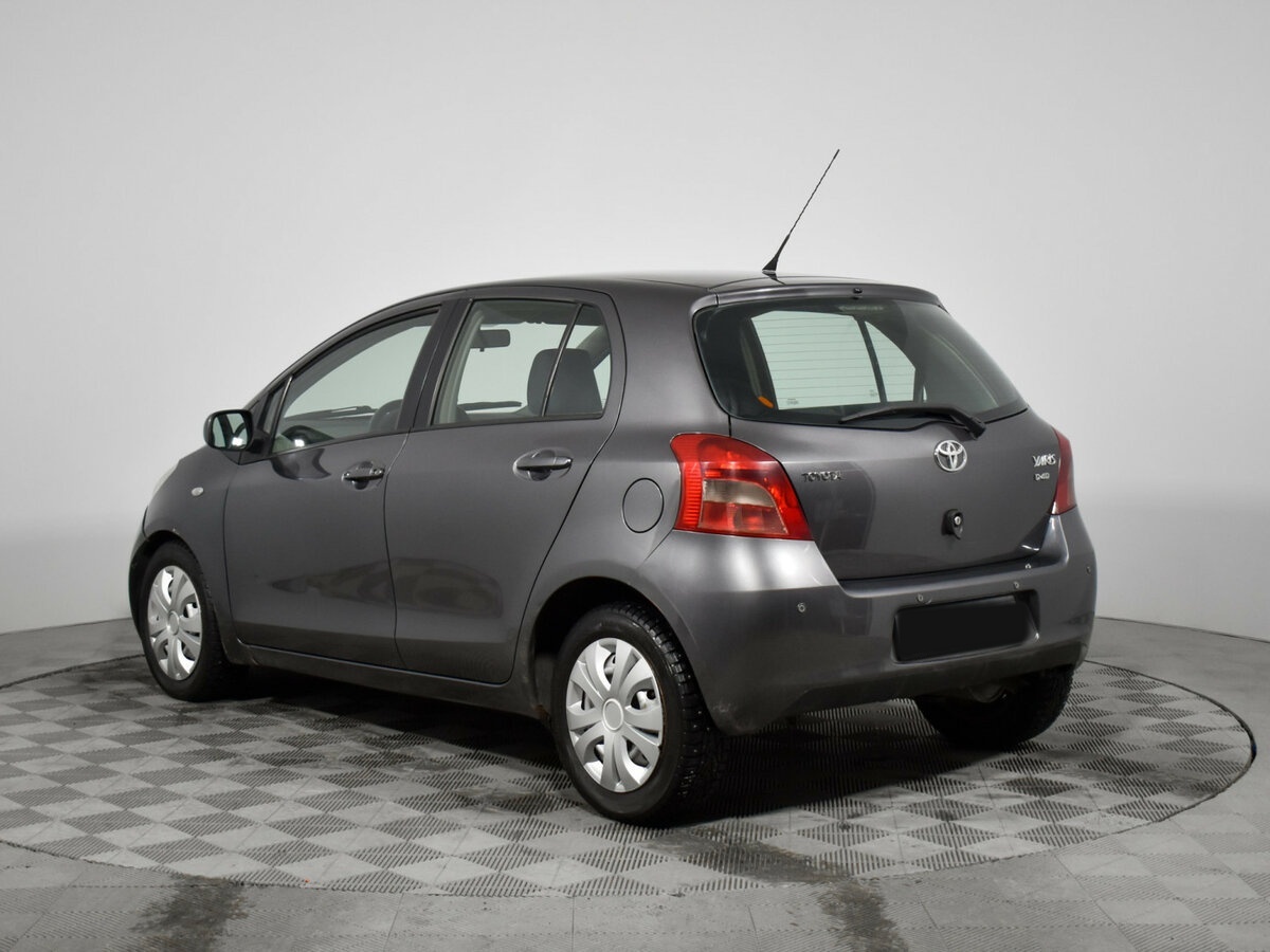 Toyota Yaris с пробегом — 2008 год. Фото: #6