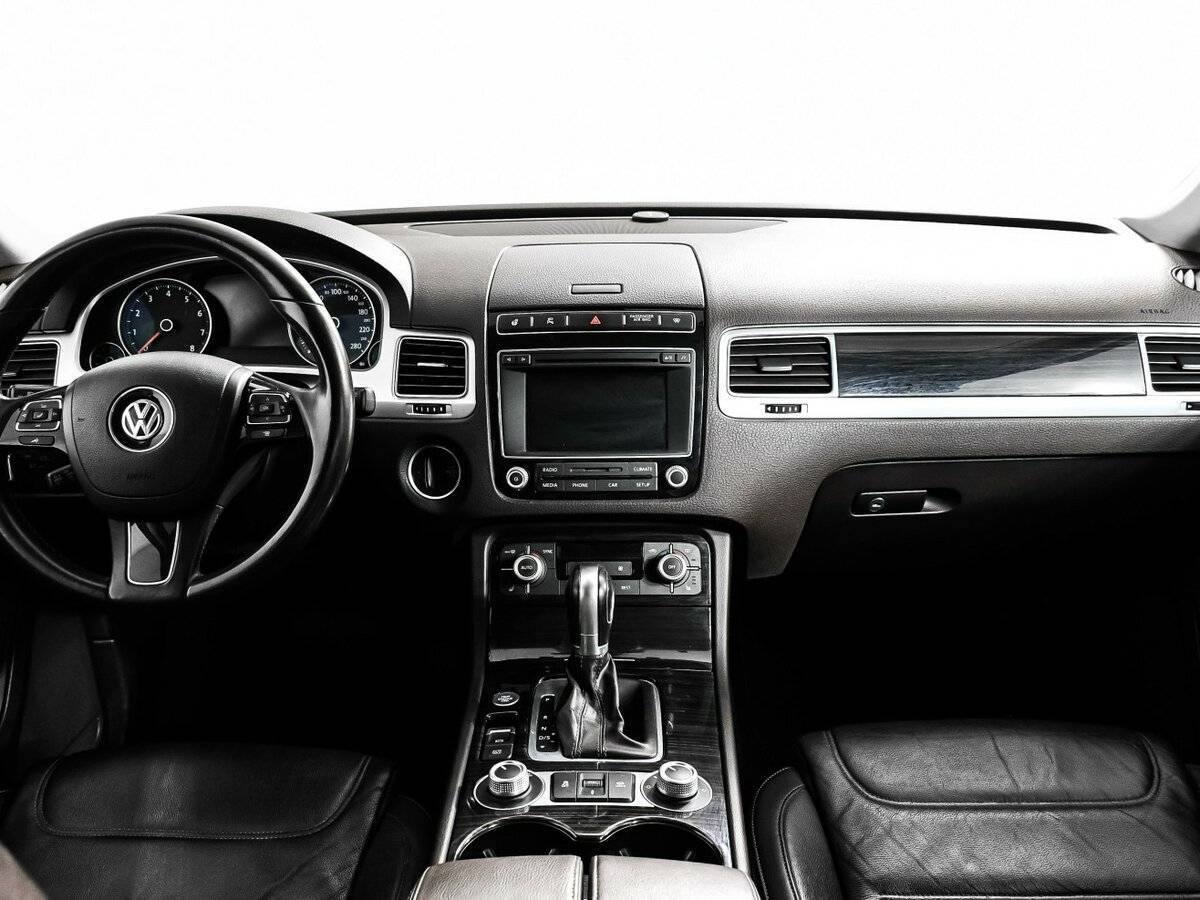Volkswagen Touareg с пробегом — 2015 год. Фото: #10