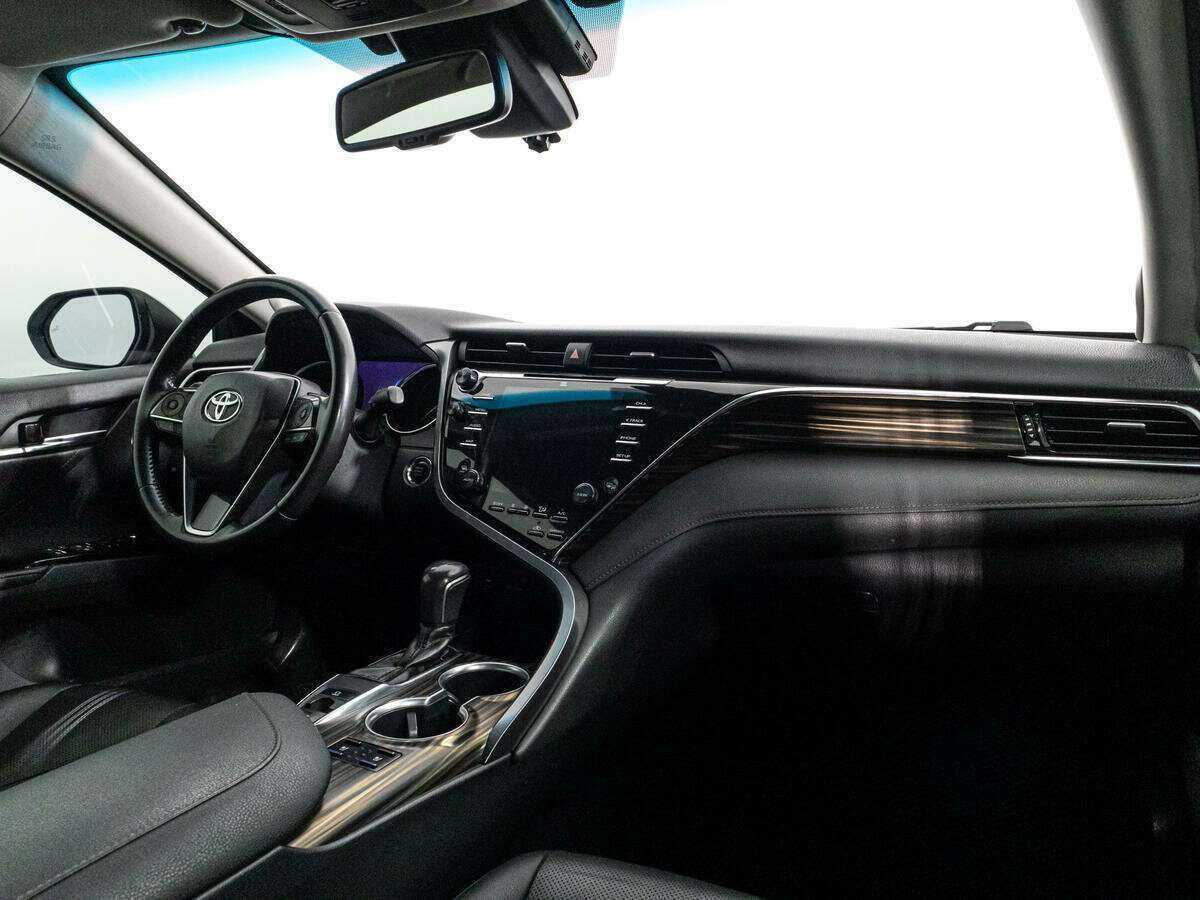 Toyota Camry с пробегом — 2018 год. Фото: #8