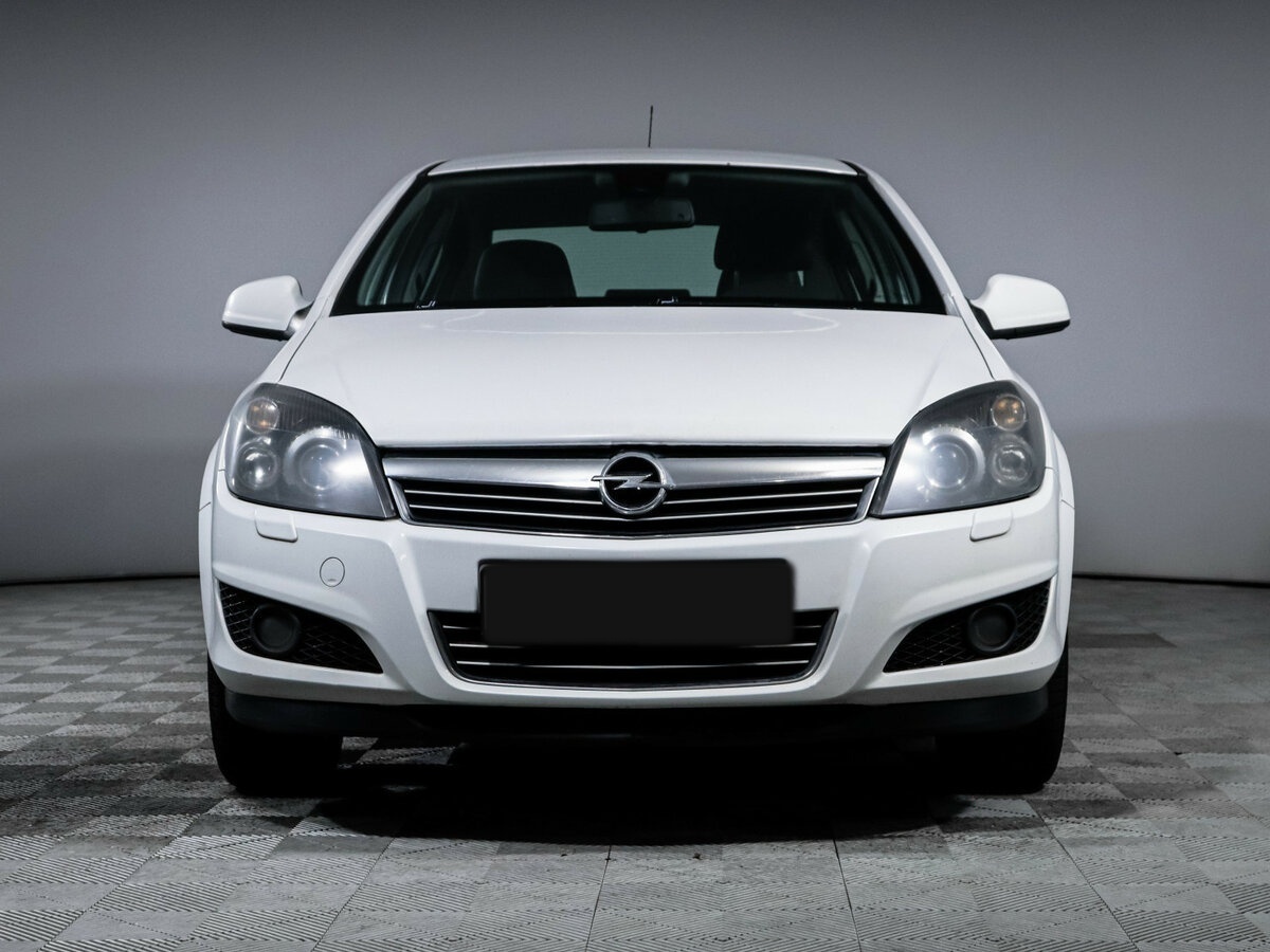 Opel Astra с пробегом — 2011 год. Фото: #1
